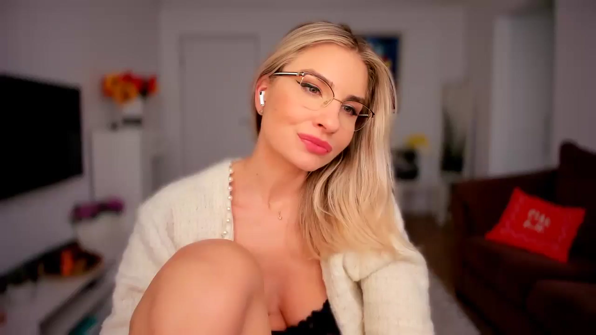 Gallery image thumbnail from AlyMiss's myfreecams stream on, 11/25/2025, 11:54 image 13 of 20