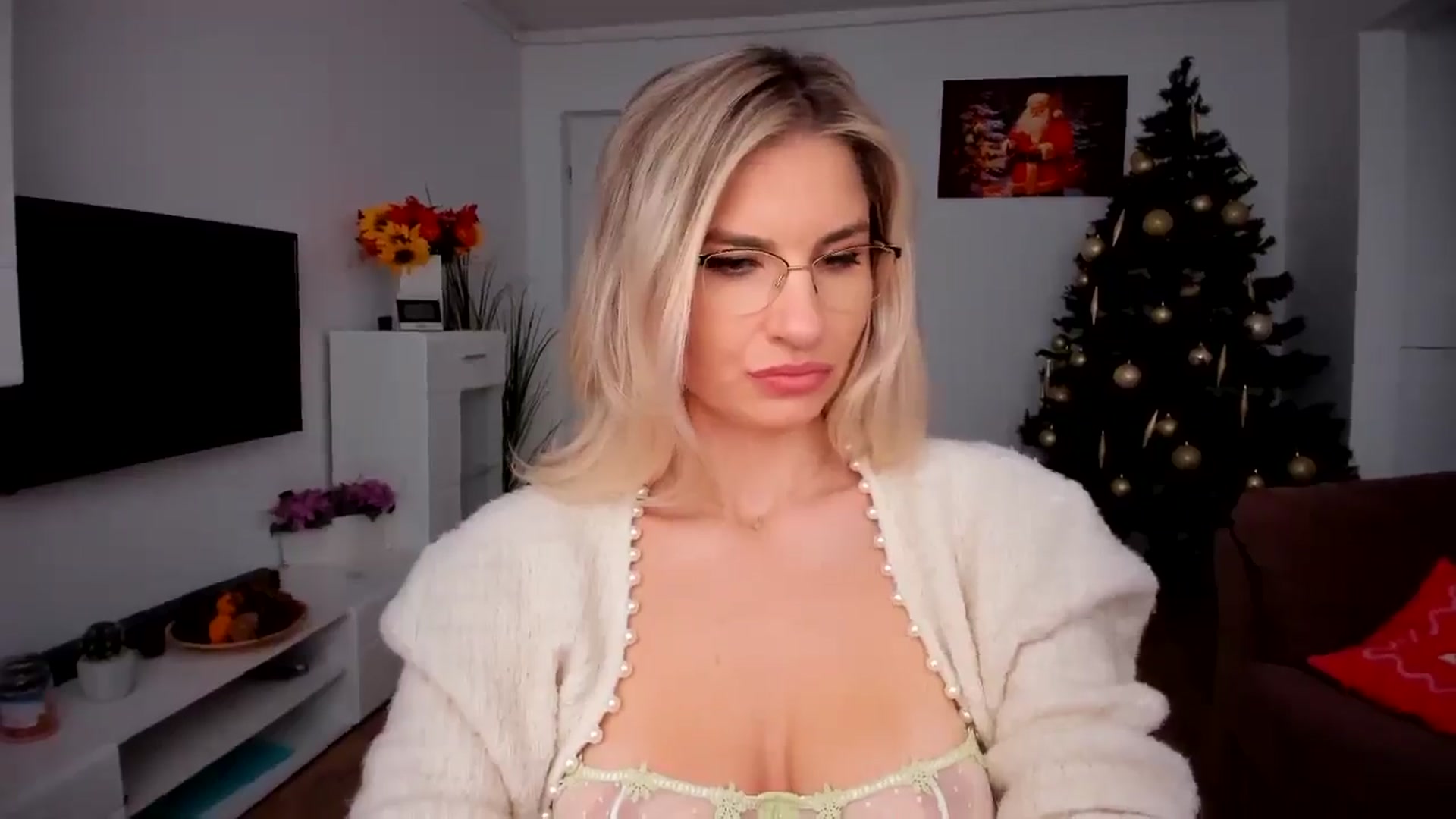 Gallery image thumbnail from AlyMiss's myfreecams stream on, 12/10/2025, 08:16 image 13 of 20