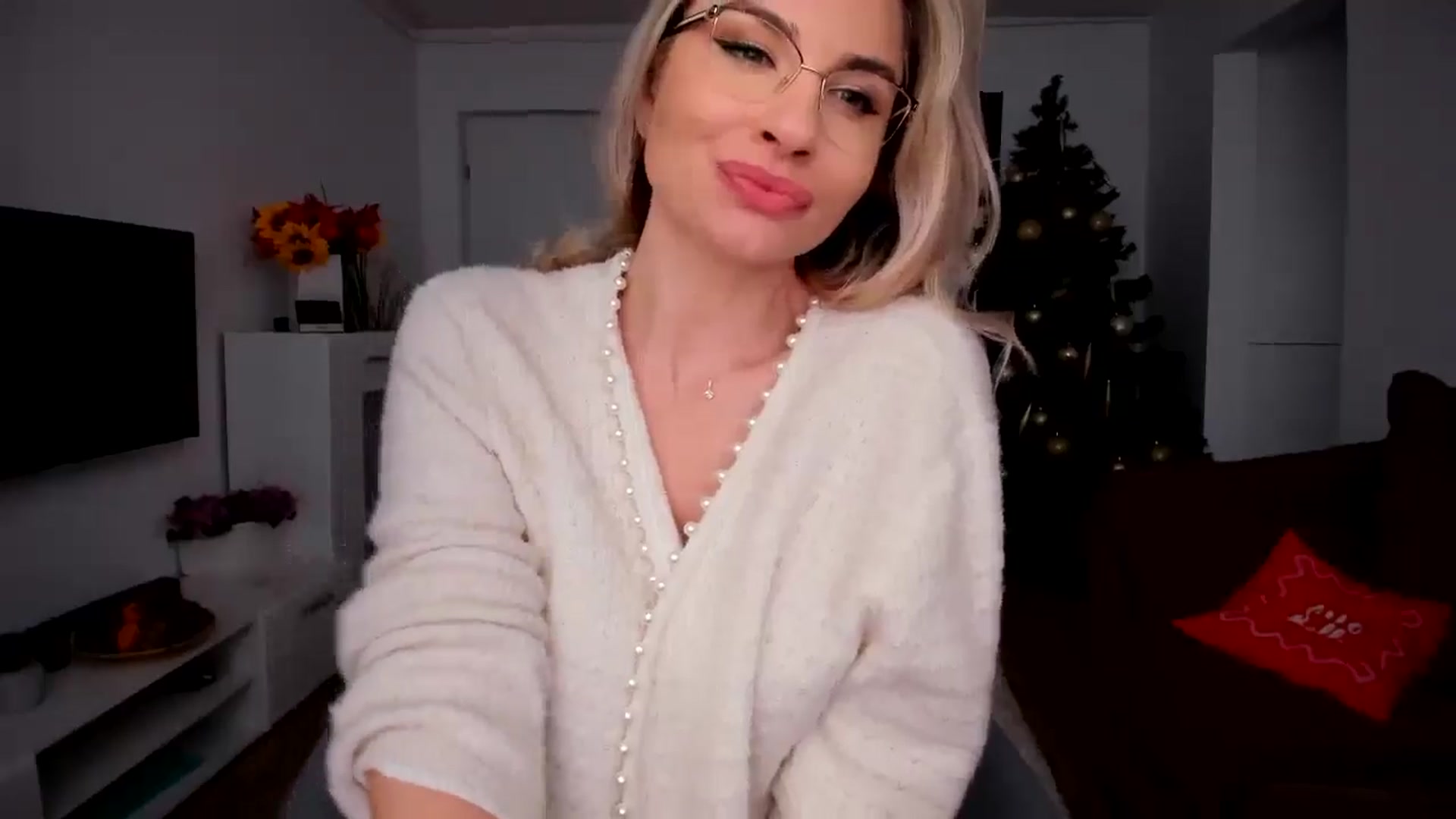 Gallery image thumbnail from AlyMiss's myfreecams stream on, 12/10/2025, 08:16 image 4 of 20