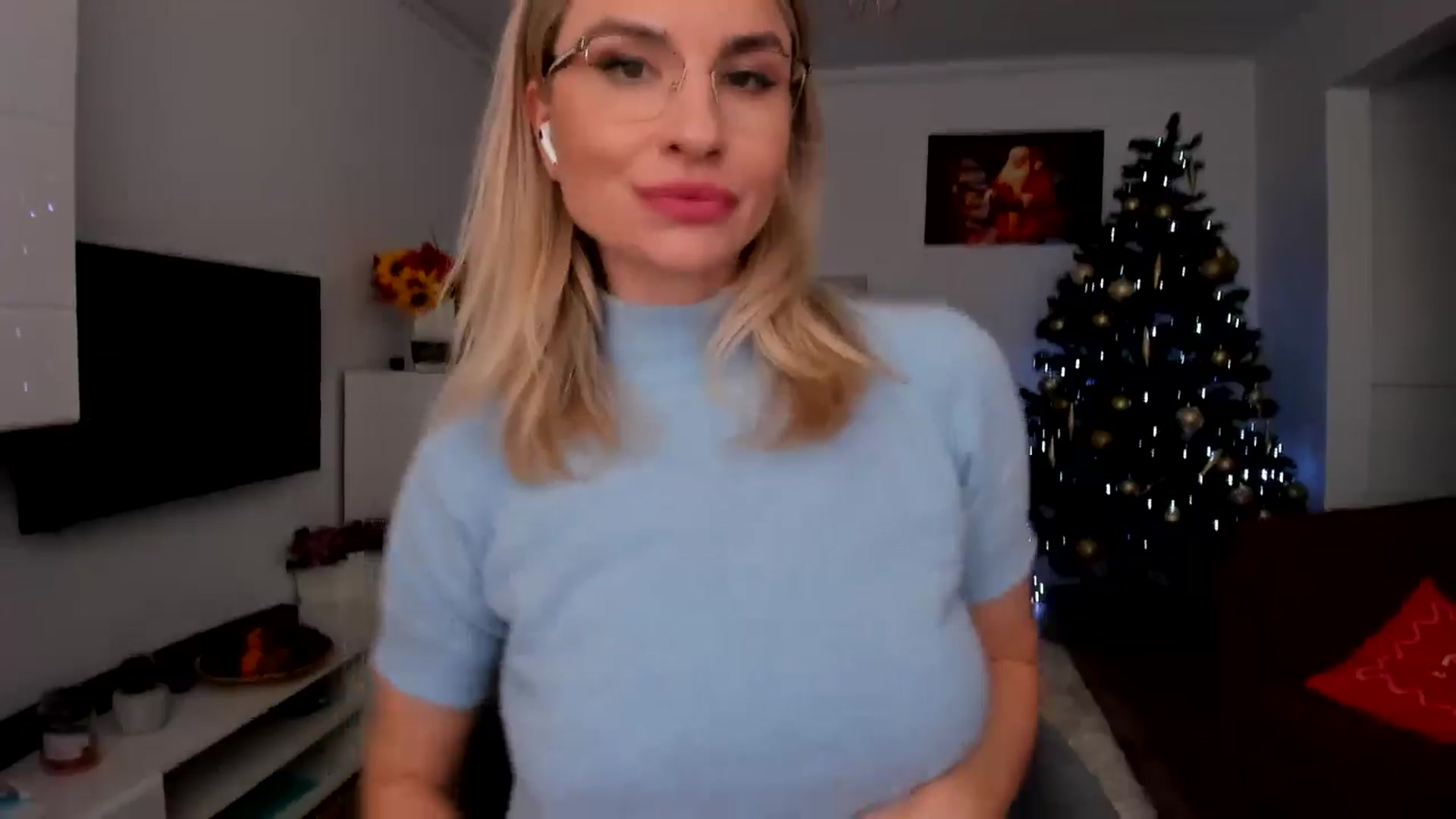 Gallery image thumbnail from AlyMiss's myfreecams stream on, 12/16/2025, 10:14 image 9 of 20