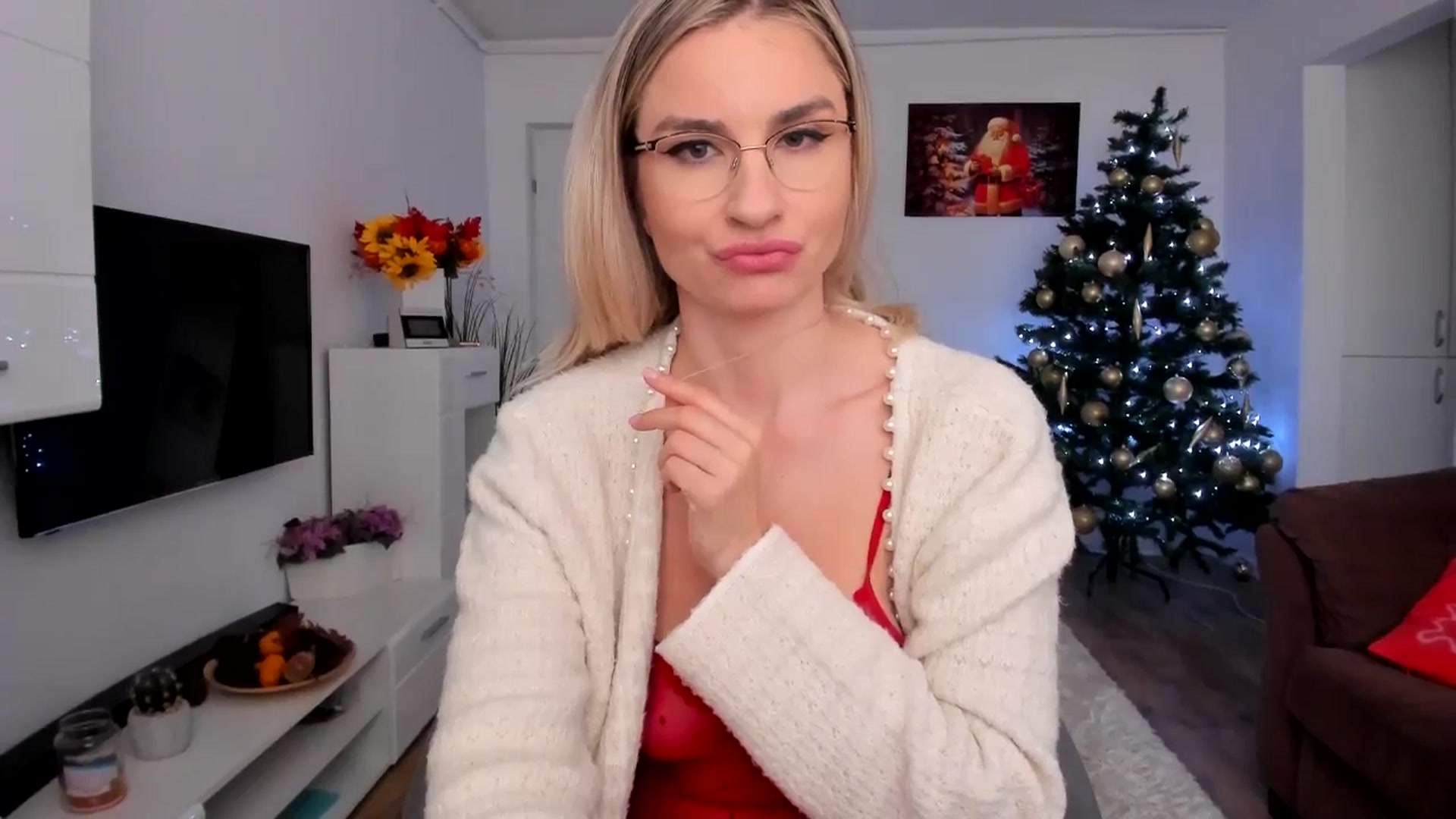 Gallery image thumbnail from AlyMiss's myfreecams stream on, 12/17/2025, 07:55 image 12 of 20