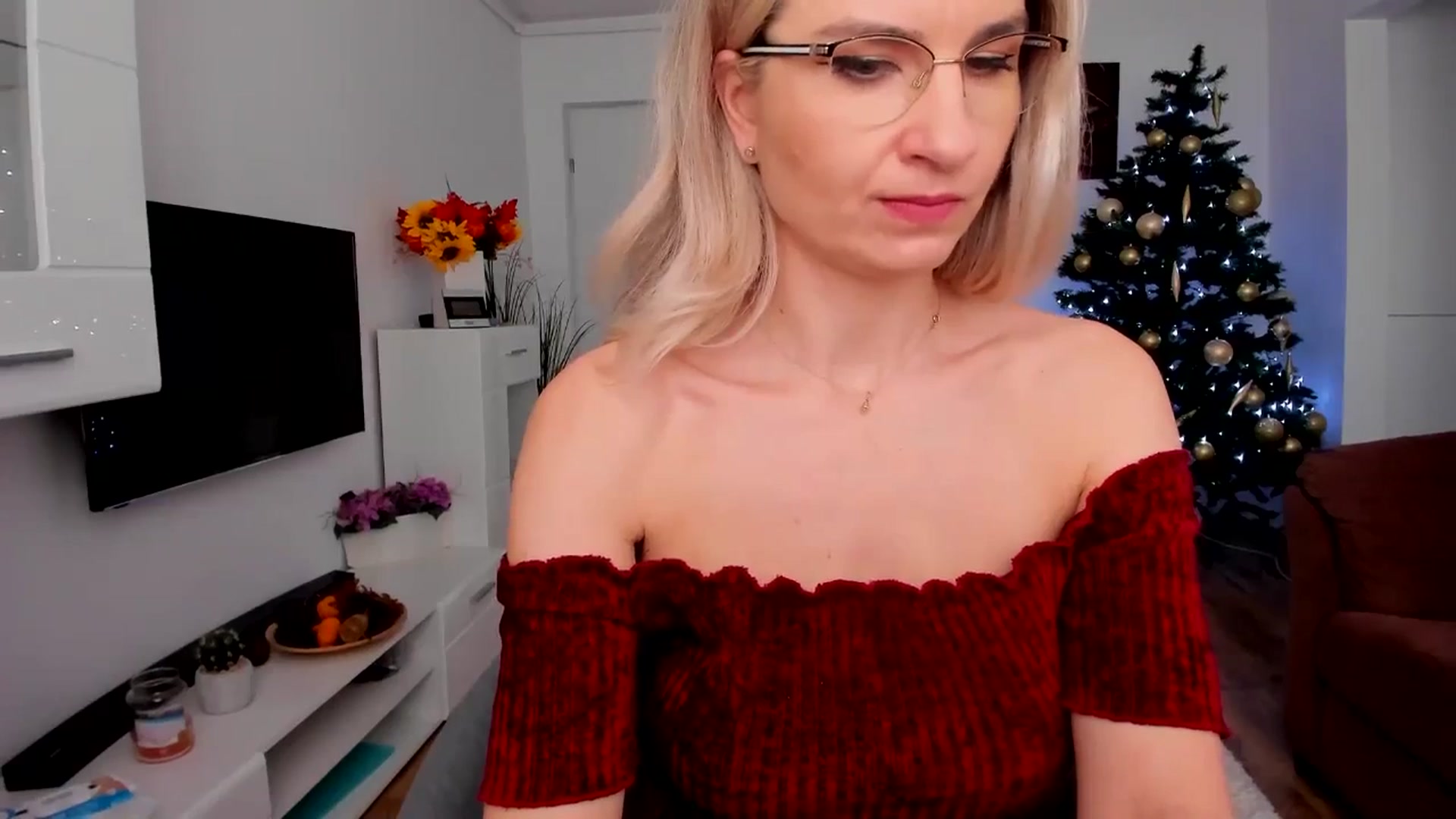 Gallery image thumbnail from AlyMiss's myfreecams stream on, 12/18/2025, 09:00 image 2 of 20