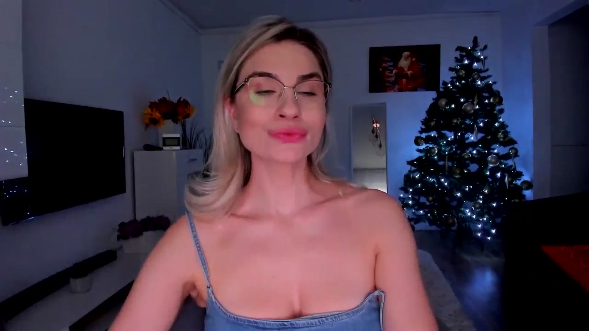Gallery image thumbnail from AlyMiss's myfreecams stream on, 01/04/2026, 15:16 image 9 of 20