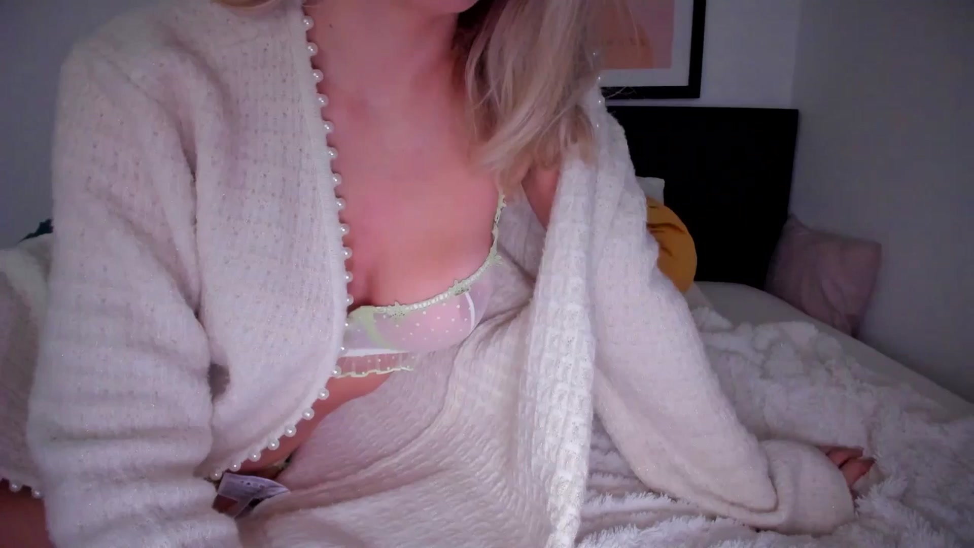 Gallery image thumbnail from AlyMiss's myfreecams stream on, 01/05/2026, 13:43 image 19 of 20