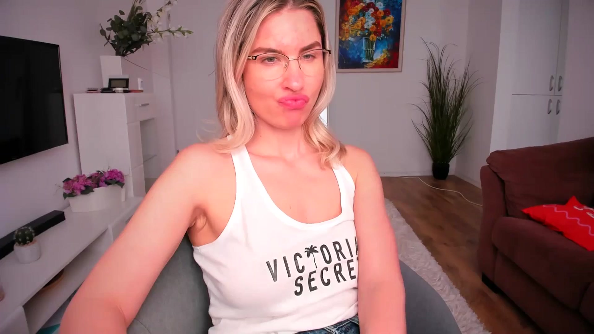 Gallery image thumbnail from AlyMiss's myfreecams stream on, 01/15/2026, 14:11 image 12 of 20