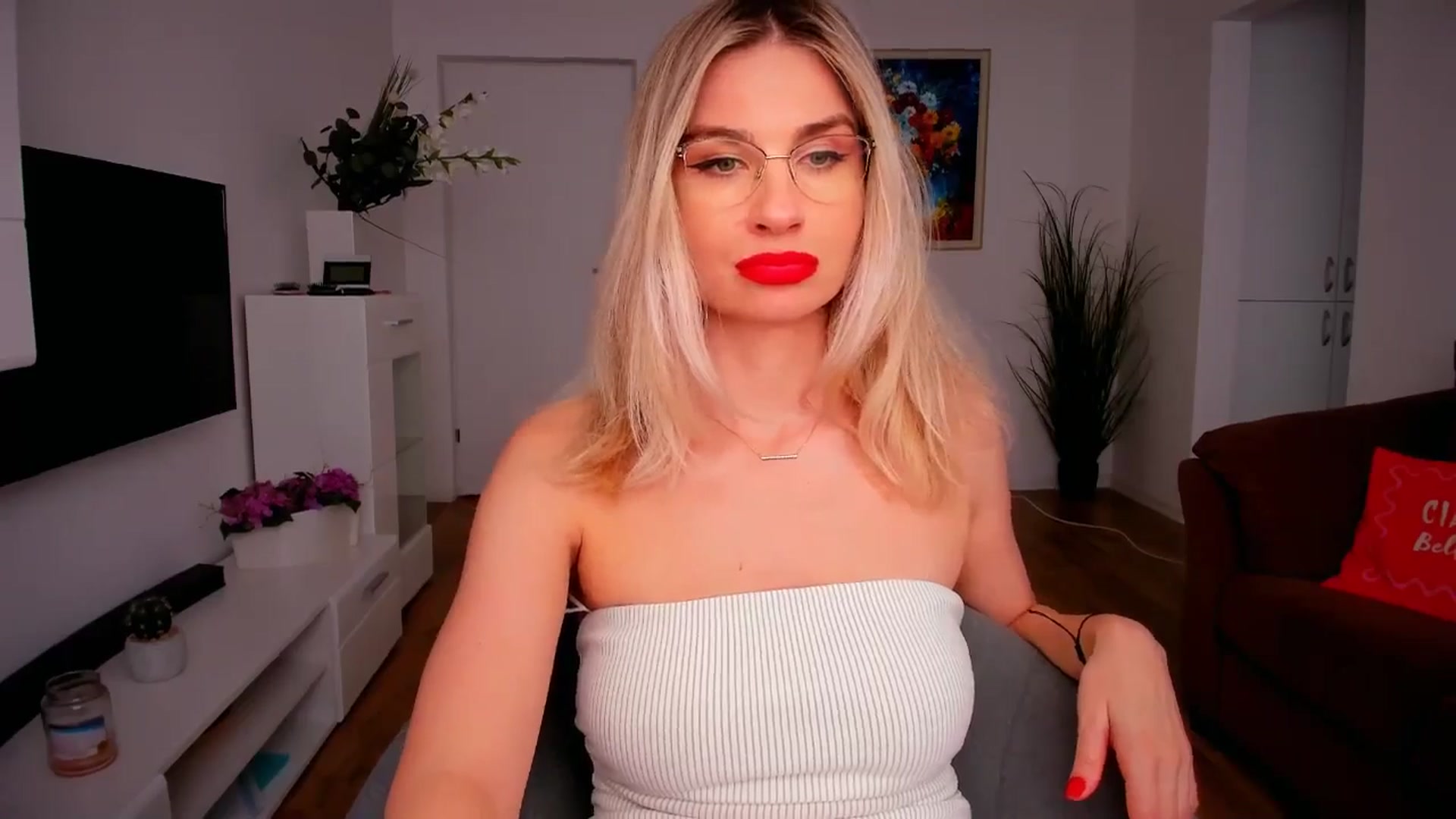 Gallery image thumbnail from AlyMiss's myfreecams stream on, 01/20/2026, 12:49 image 15 of 20
