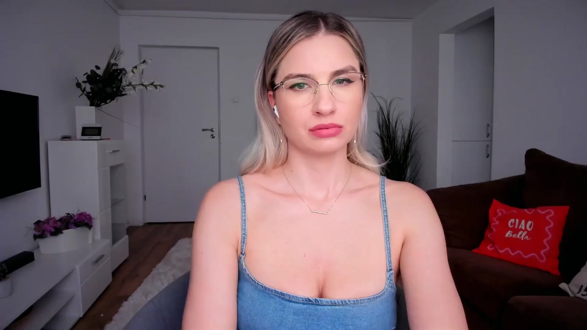 Gallery image thumbnail from AlyMiss's myfreecams stream on, 01/23/2026, 13:15 image 2 of 20