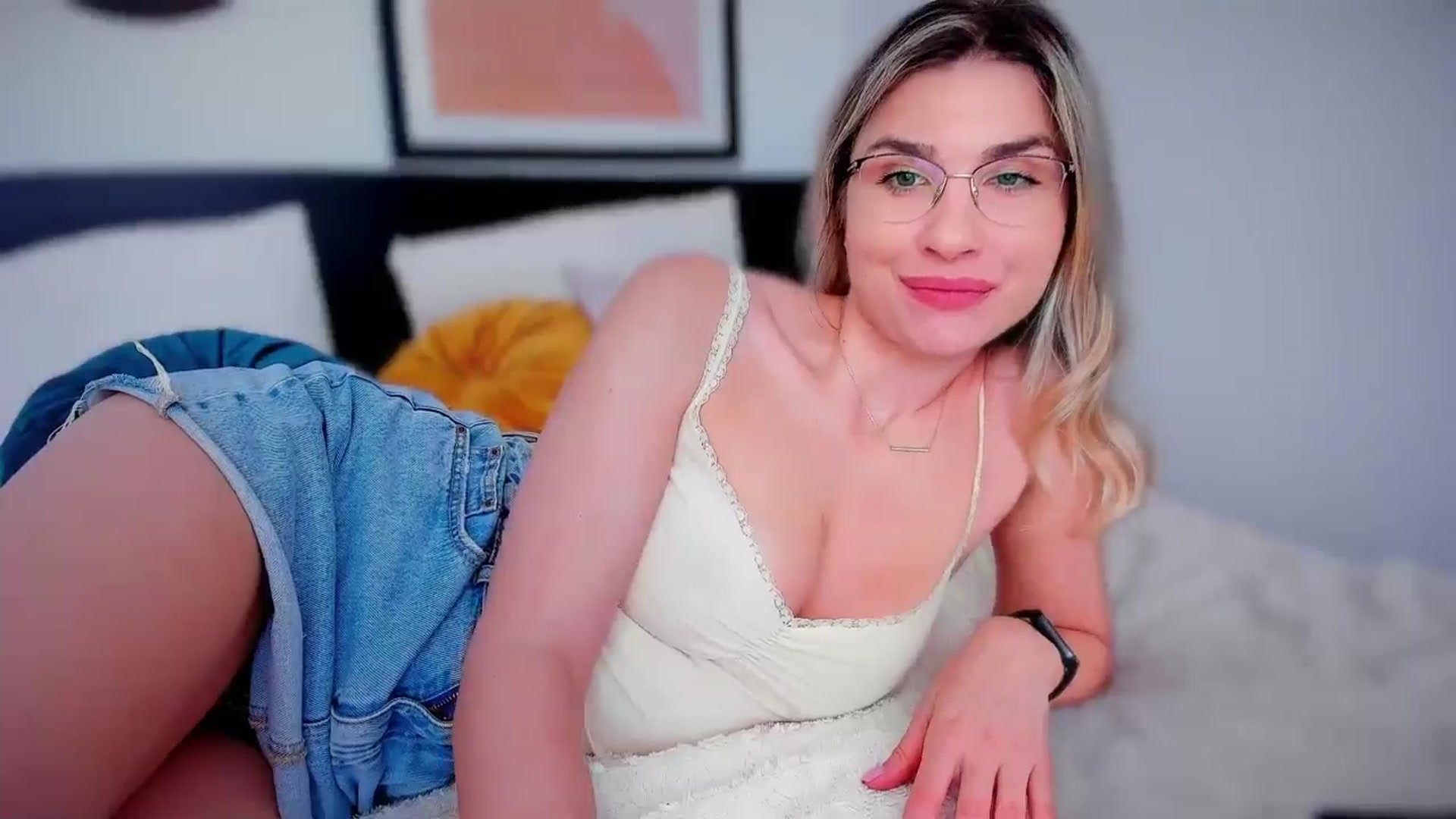 Gallery image thumbnail from AlyMiss's myfreecams stream on, 02/26/2026, 11:18 image 10 of 20