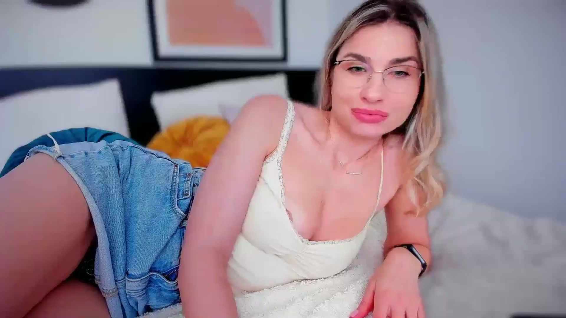 Gallery image thumbnail from AlyMiss's myfreecams stream on, 02/26/2026, 11:18 image 3 of 20
