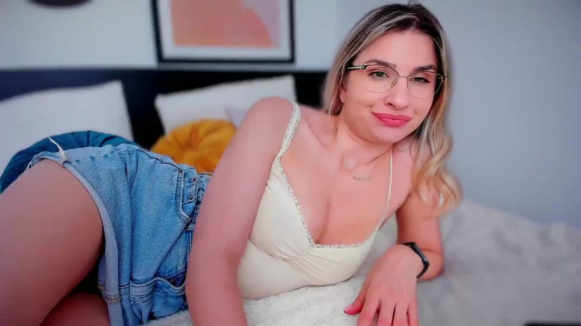 Gallery image thumbnail from AlyMiss's myfreecams stream on, 02/26/2026, 11:18 image 9 of 20