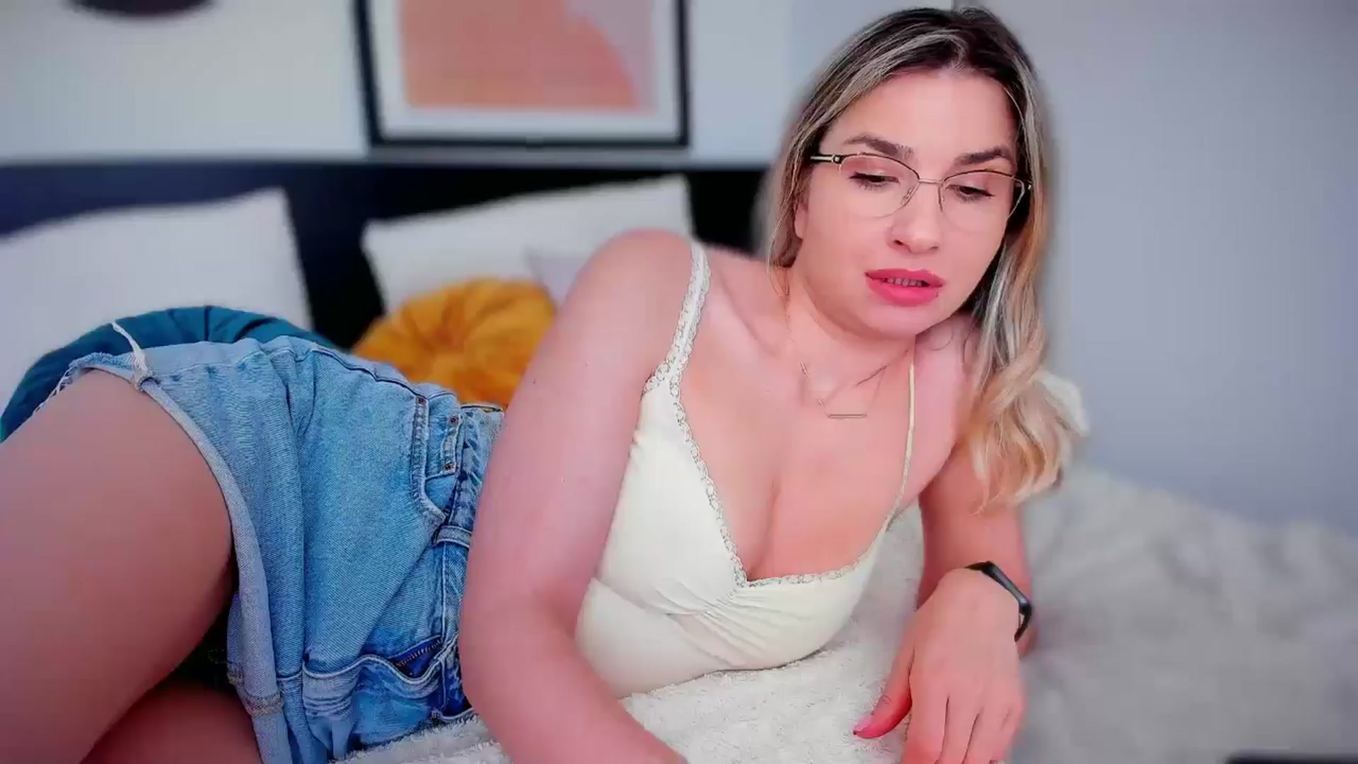 Gallery image thumbnail from AlyMiss's myfreecams stream on, 02/26/2026, 11:18 image 6 of 20