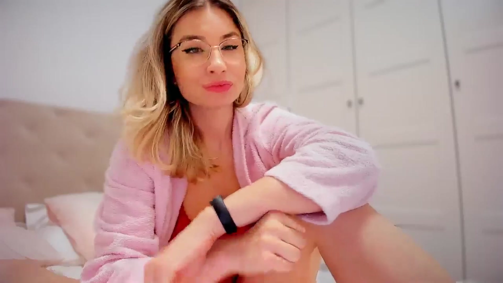 Gallery image thumbnail from AlyMiss's myfreecams stream on, 03/18/2026, 10:46 image 13 of 20