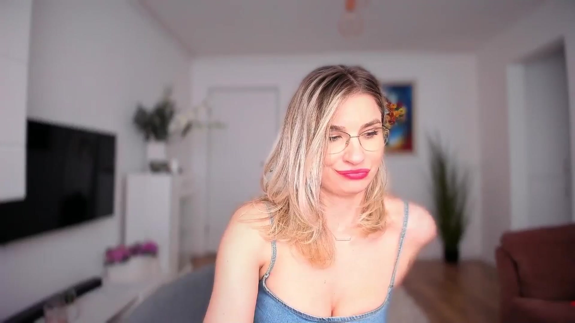 Gallery image thumbnail from AlyMiss's myfreecams stream on, 03/19/2026, 13:59 image 12 of 20