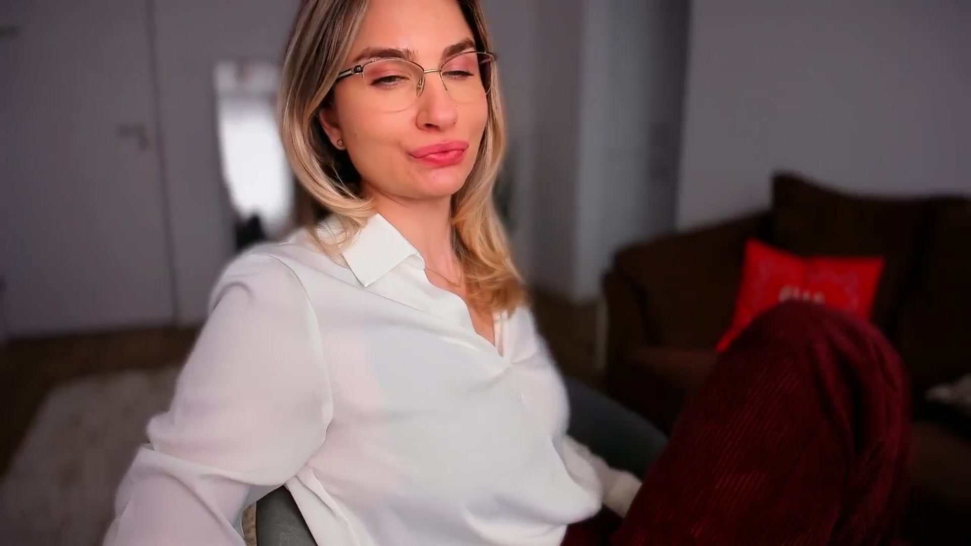 Gallery image thumbnail from AlyMiss's myfreecams stream on, 03/31/2026, 14:02 image 15 of 20