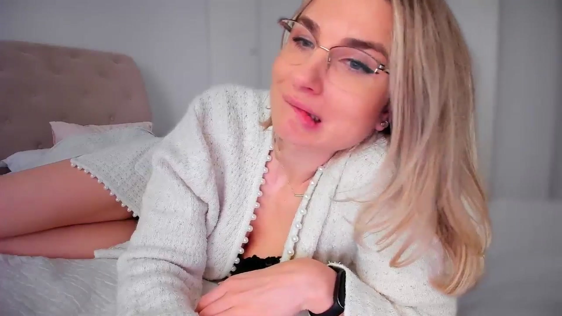 Gallery image thumbnail from AlyMiss's myfreecams stream on, 04/16/2026, 08:55 image 18 of 20