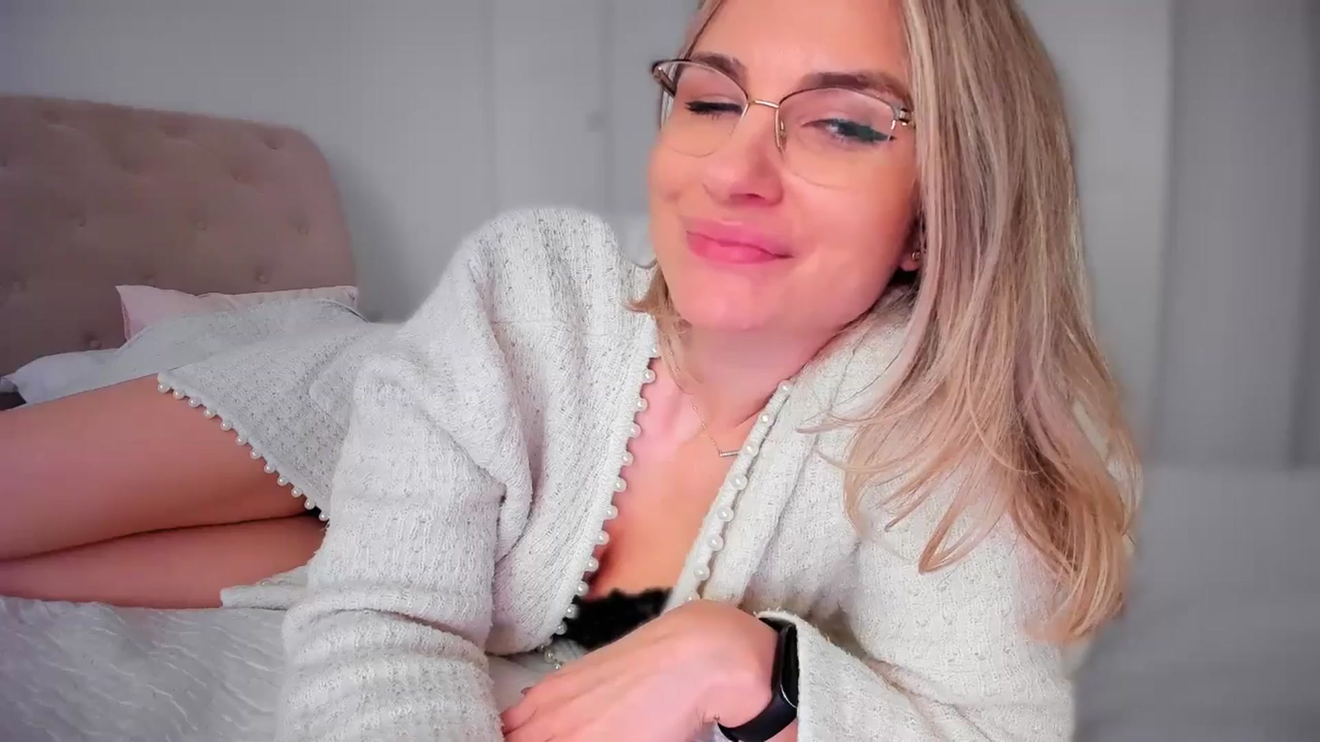 Gallery image thumbnail from AlyMiss's myfreecams stream on, 04/16/2026, 08:55 image 19 of 20