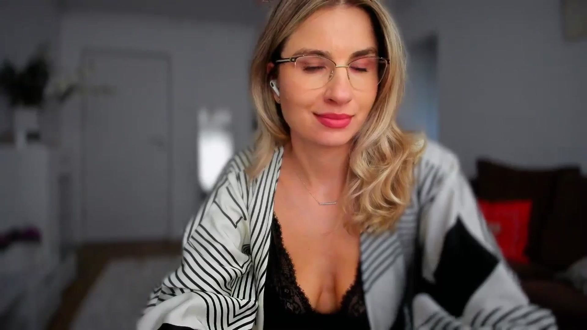Gallery image thumbnail from AlyMiss's myfreecams stream on, 04/21/2026, 16:27 image 10 of 20