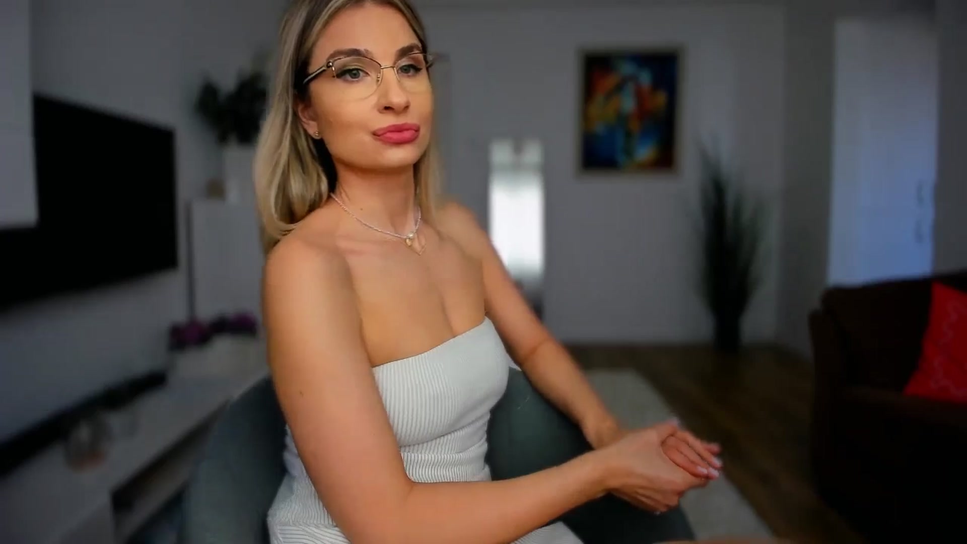 Gallery image thumbnail from AlyMiss's myfreecams stream on, 04/23/2026, 08:09 image 8 of 20
