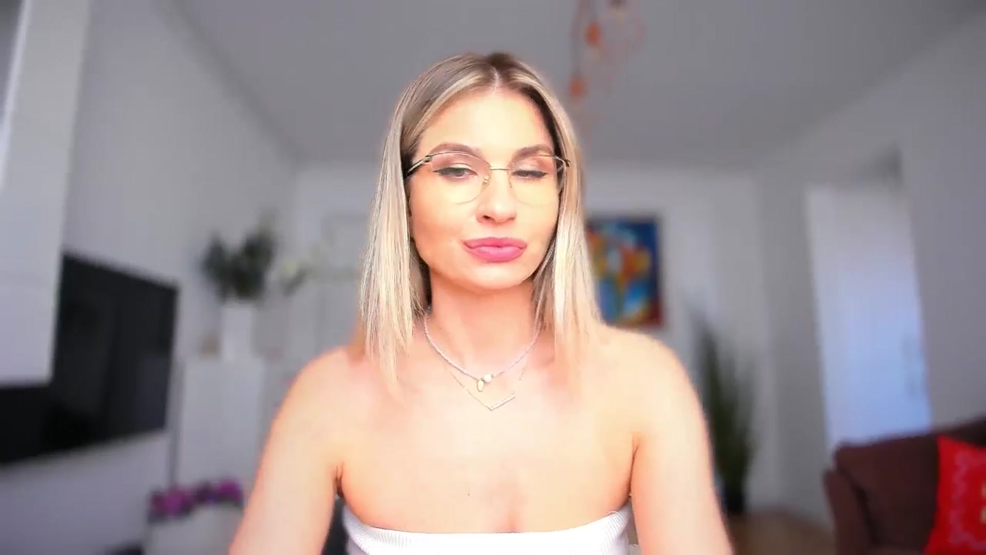 Gallery image thumbnail from AlyMiss's myfreecams stream on, 04/23/2026, 08:09 image 18 of 20