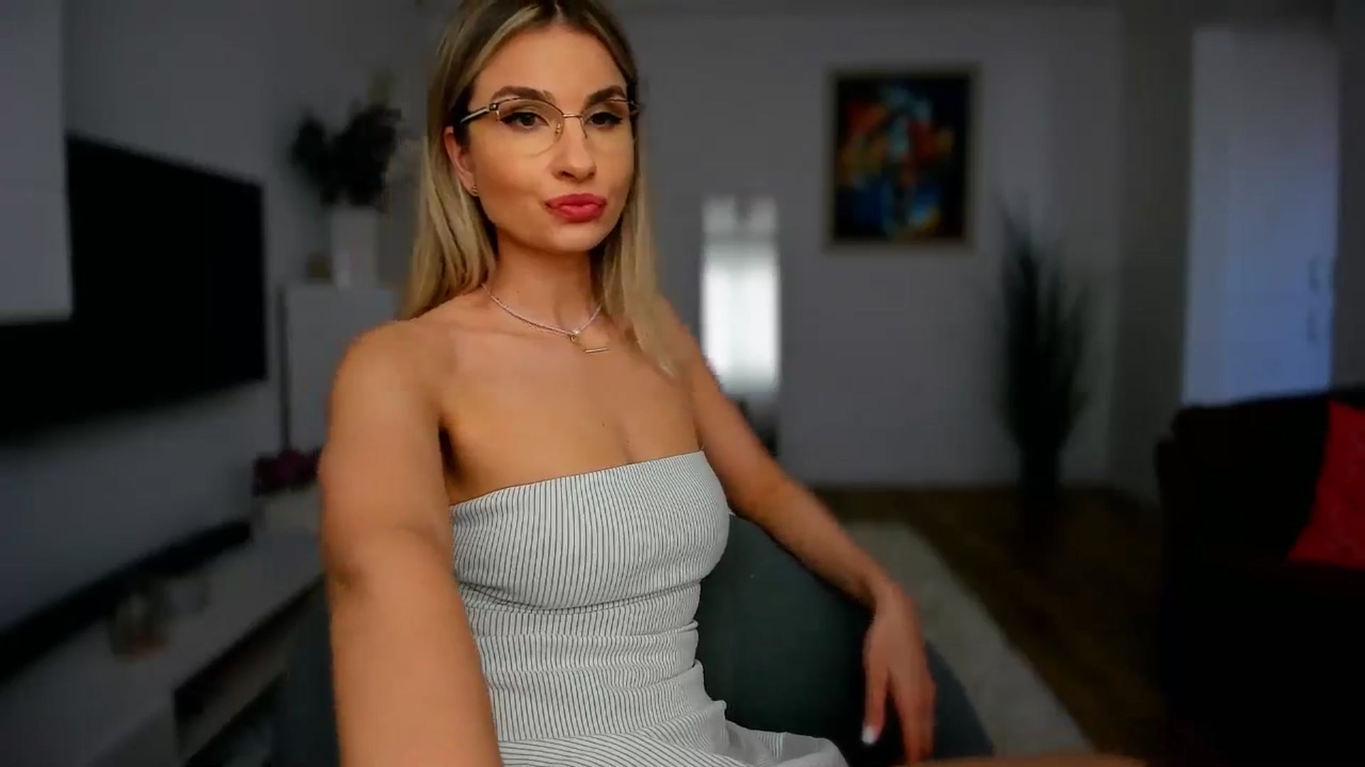 Gallery image thumbnail from AlyMiss's myfreecams stream on, 04/23/2026, 08:09 image 7 of 20