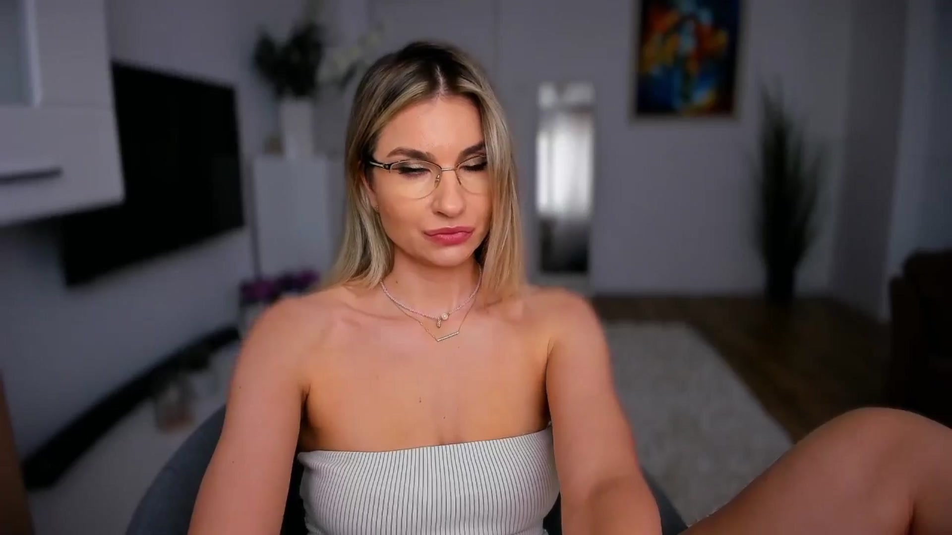 Gallery image thumbnail from AlyMiss's myfreecams stream on, 04/23/2026, 09:10 image 6 of 20