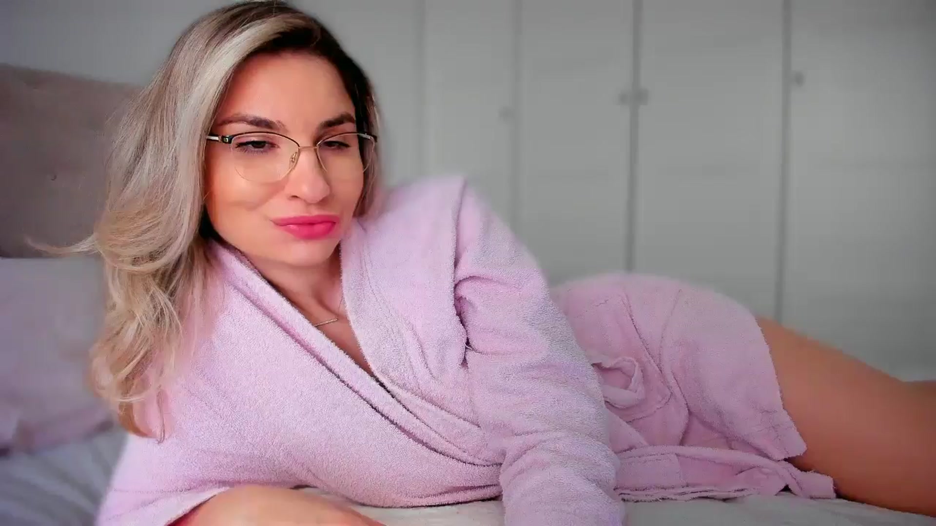 Gallery image thumbnail from AlyMiss's myfreecams stream on, 04/27/2026, 09:08 image 1 of 20