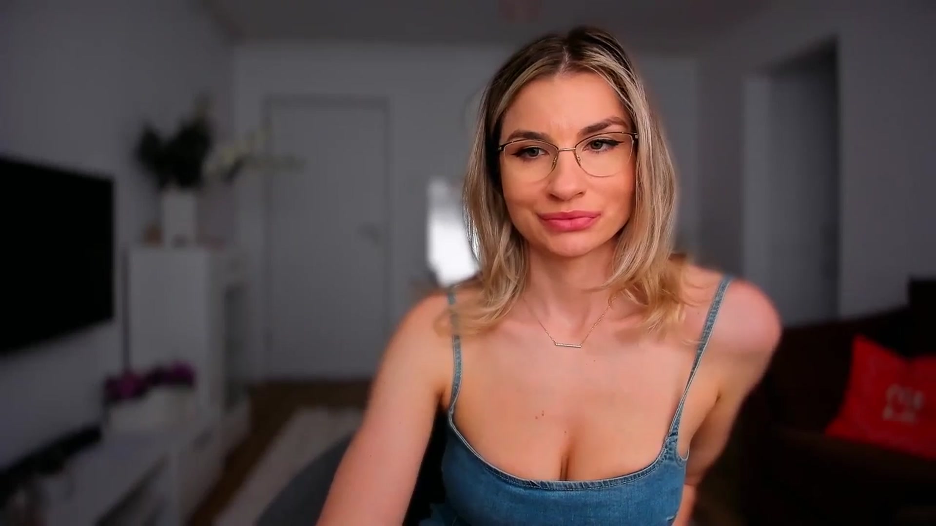 Gallery image thumbnail from AlyMiss's myfreecams stream on, 04/29/2026, 09:17 image 14 of 20