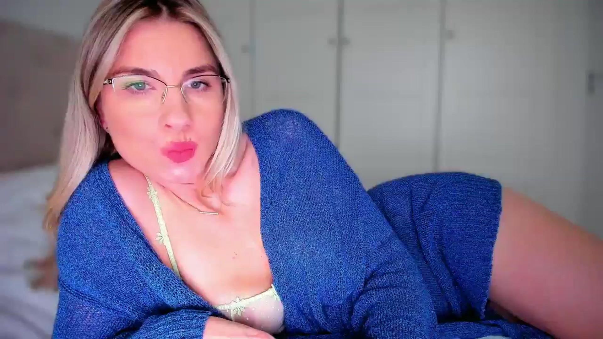 Gallery image thumbnail from AlyMiss's myfreecams stream on, 04/30/2026, 13:25 image 17 of 20