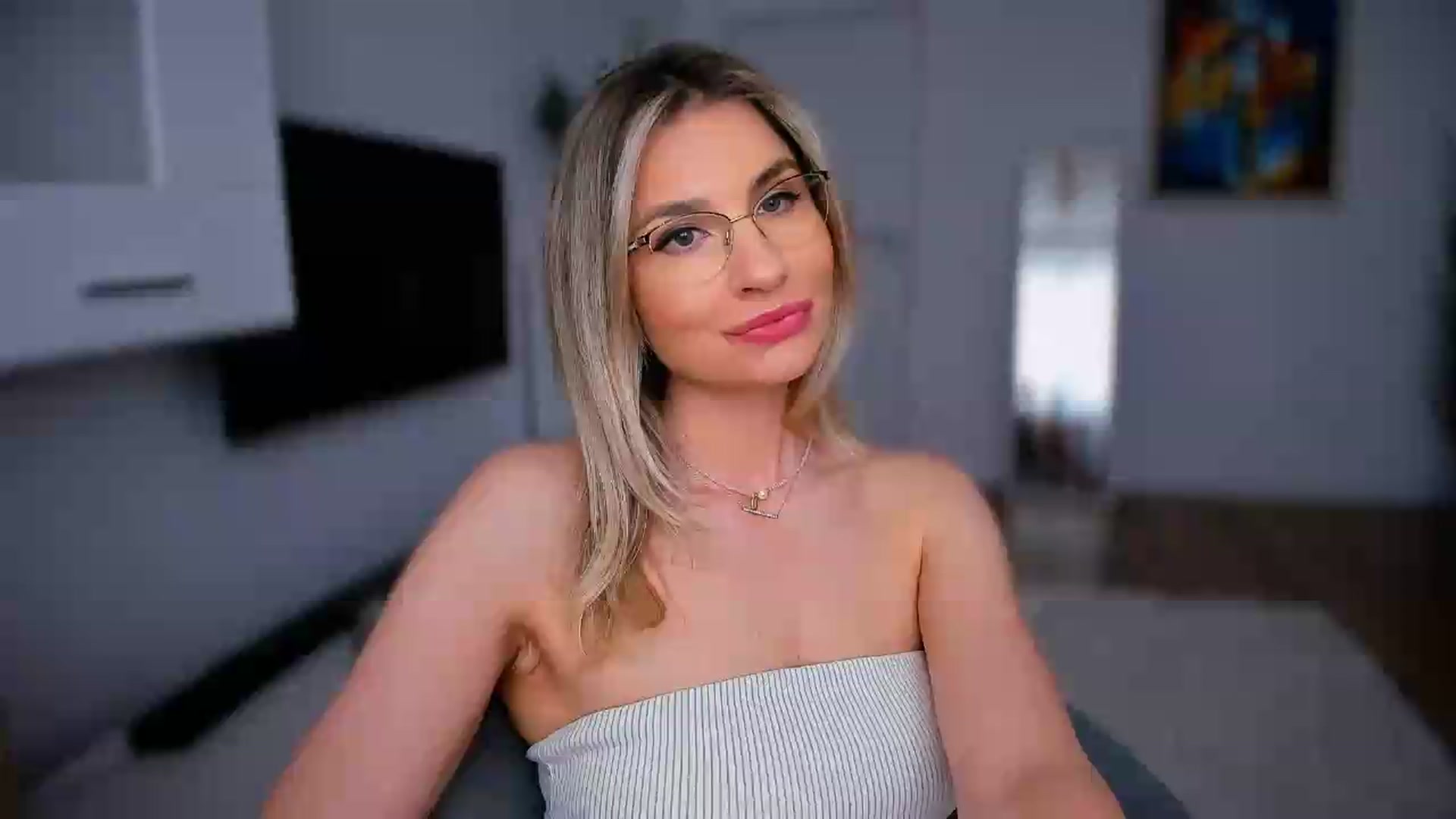 Gallery image thumbnail from AlyMiss's myfreecams stream on, 05/15/2026, 08:34 image 1 of 20