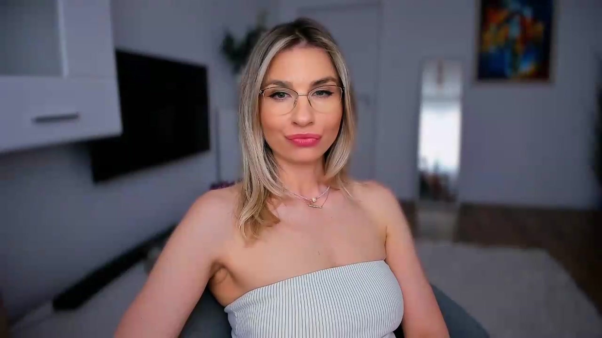 Gallery image thumbnail from AlyMiss's myfreecams stream on, 05/15/2026, 08:34 image 2 of 20