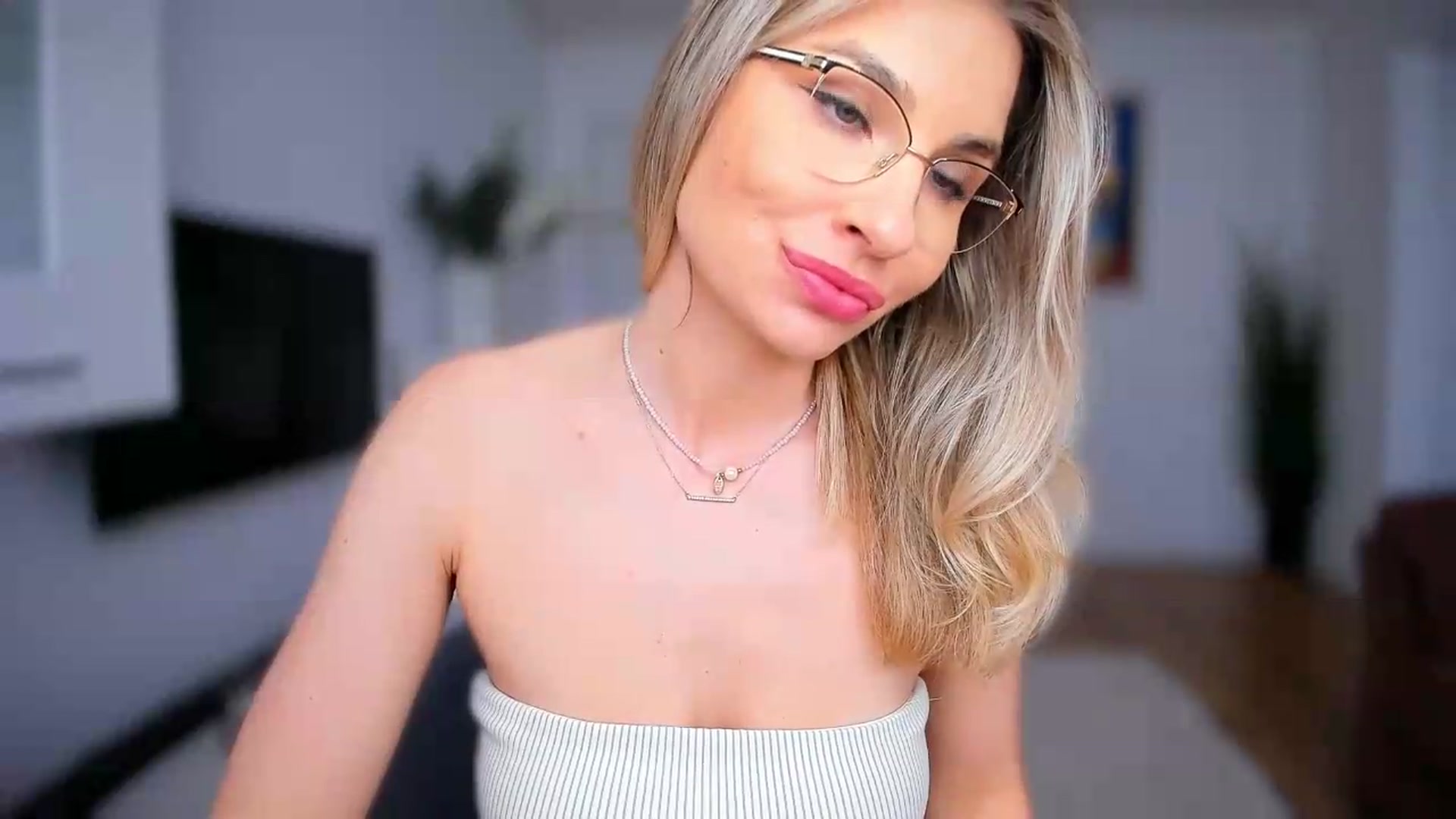 Gallery image thumbnail from AlyMiss's myfreecams stream on, 05/15/2026, 08:34 image 10 of 20