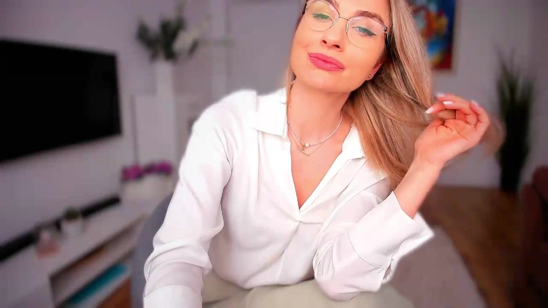 Gallery image thumbnail from AlyMiss's myfreecams stream on, 05/15/2026, 14:27 image 9 of 20
