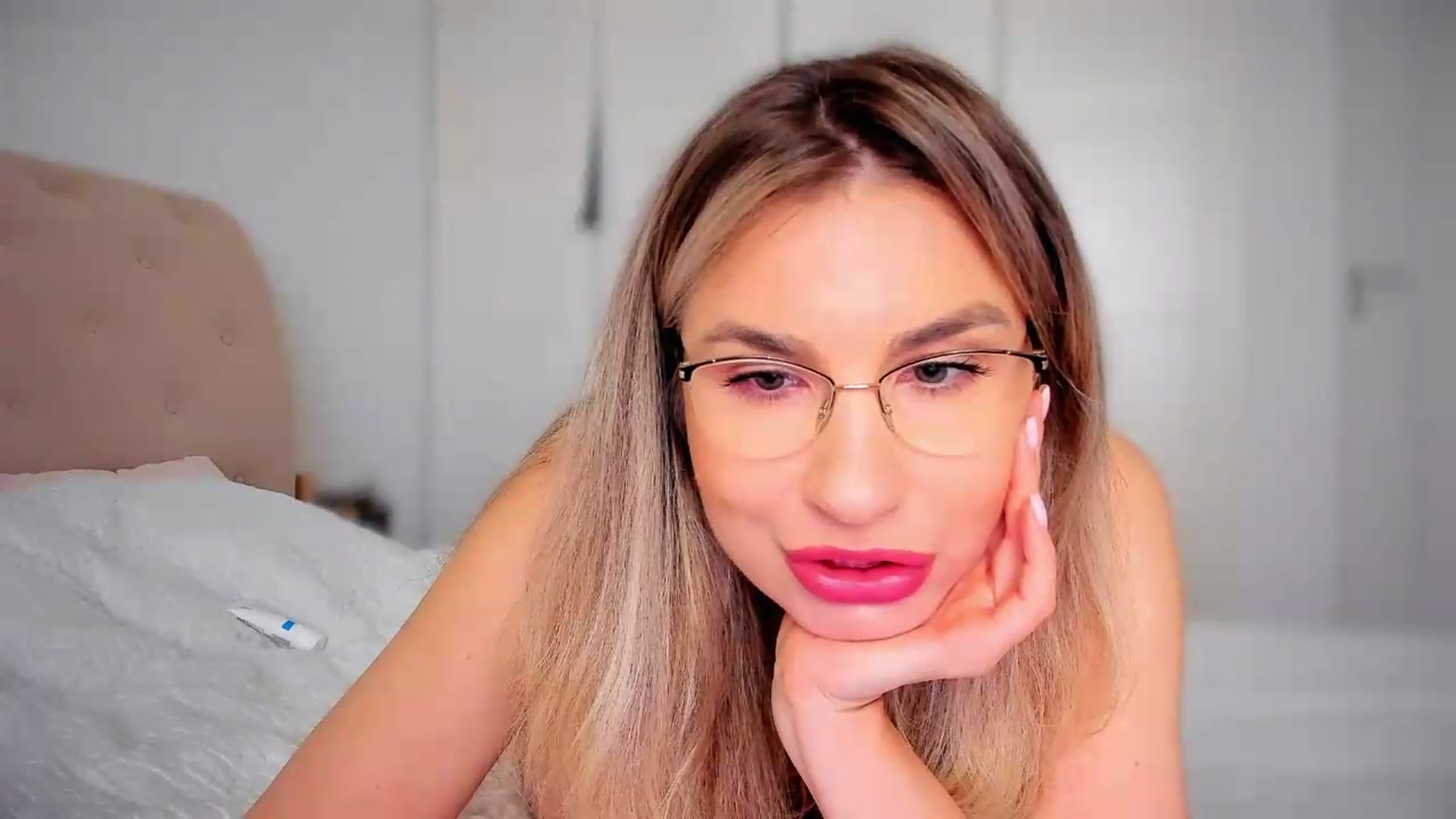 Gallery image thumbnail from AlyMiss's myfreecams stream on, 05/18/2026, 11:36 image 12 of 20