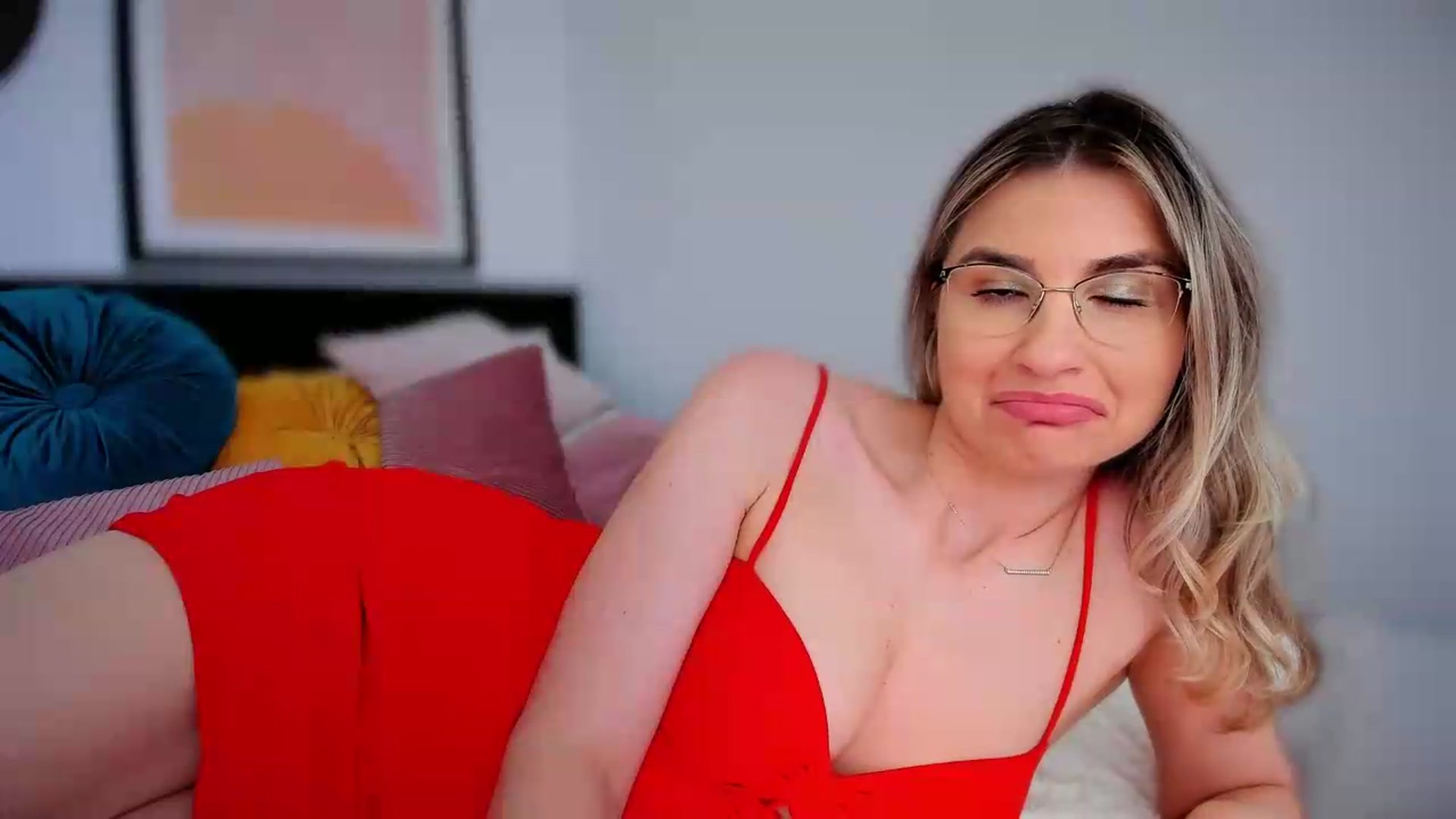 Gallery image thumbnail from AlyMiss's myfreecams stream on, 05/26/2026, 13:23 image 7 of 20