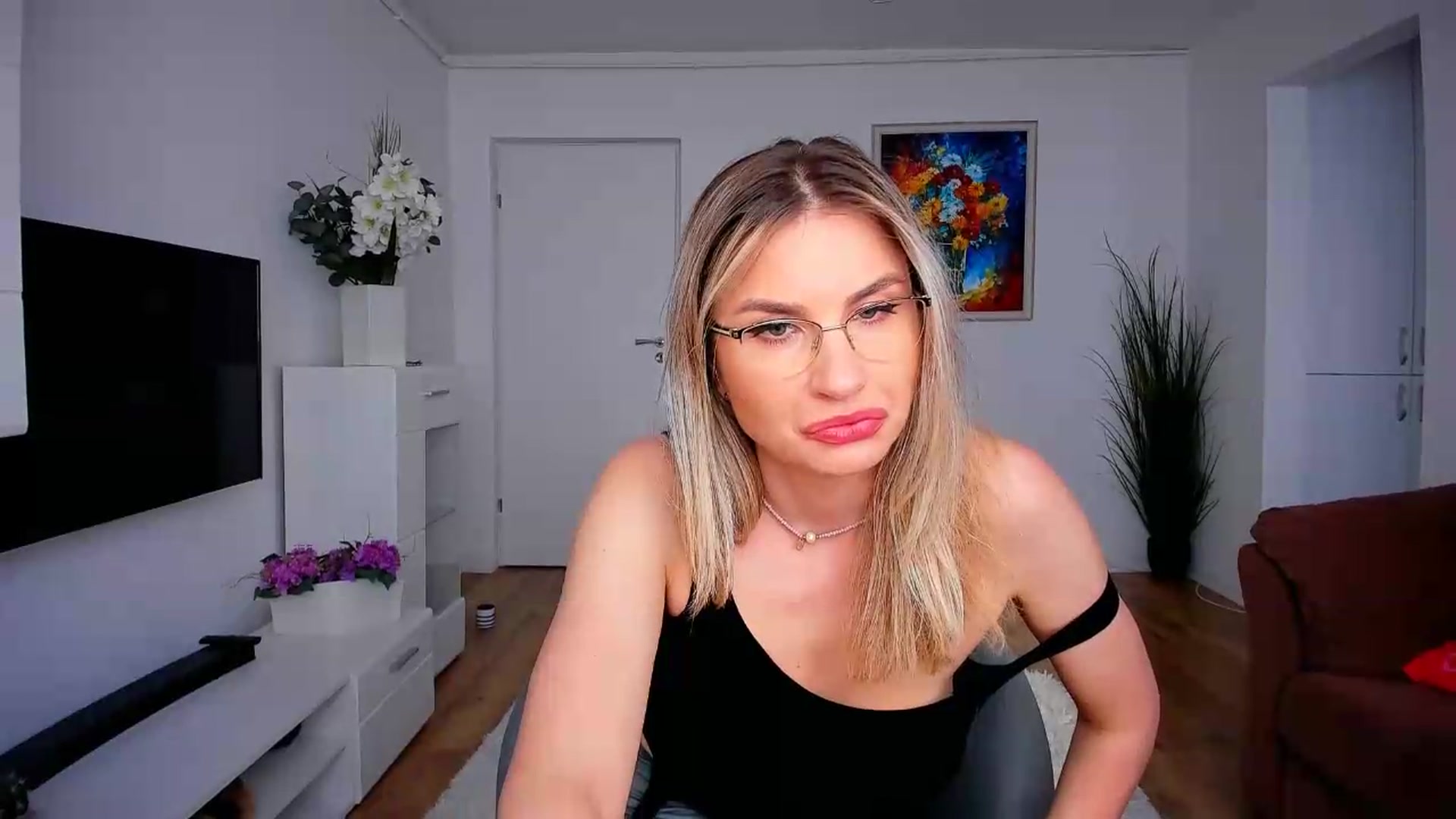 Gallery image thumbnail from AlyMiss's myfreecams stream on, 06/19/2026, 11:10 image 16 of 20
