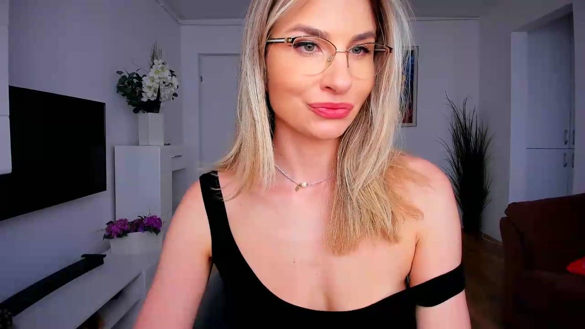 Gallery image thumbnail from AlyMiss's myfreecams stream on, 06/19/2026, 11:10 image 14 of 20