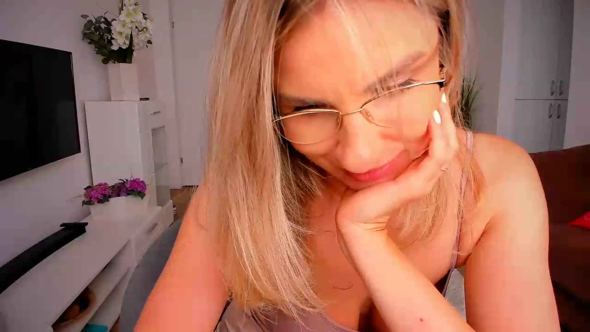 Gallery image thumbnail from AlyMiss's myfreecams stream on, 07/01/2026, 13:49 image 11 of 20