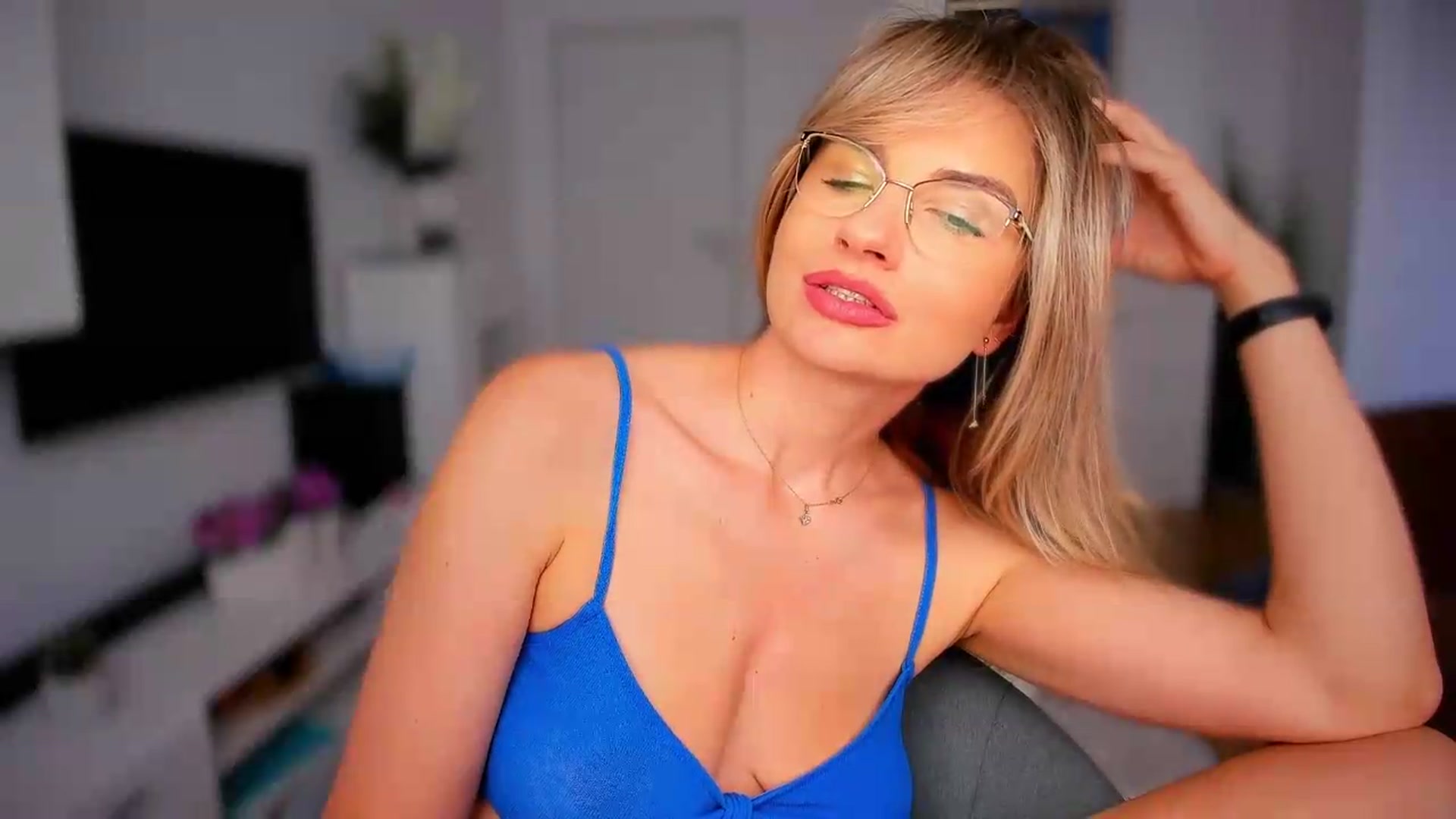 Gallery image thumbnail from AlyMiss's myfreecams stream on, 07/31/2026, 11:55 image 17 of 20