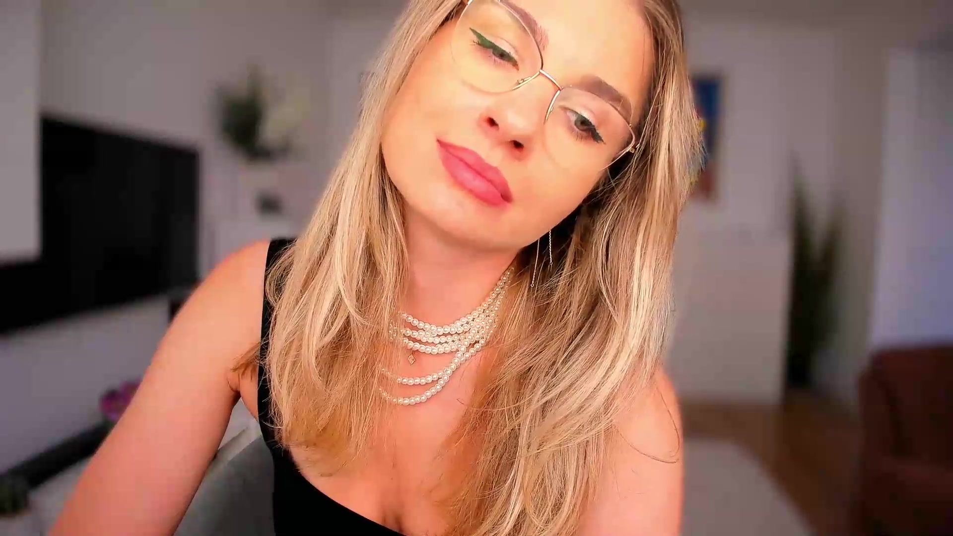 Gallery image thumbnail from AlyMiss's myfreecams stream on, 08/18/2026, 14:14 image 10 of 20