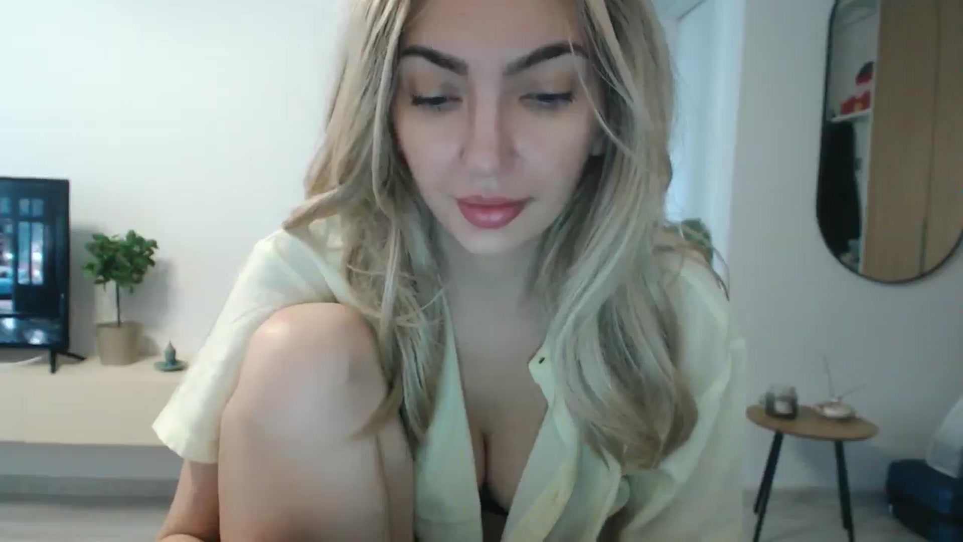 Gallery image thumbnail from AlyVee's myfreecams stream on, 09/12/2025, 12:47 image 20 of 20