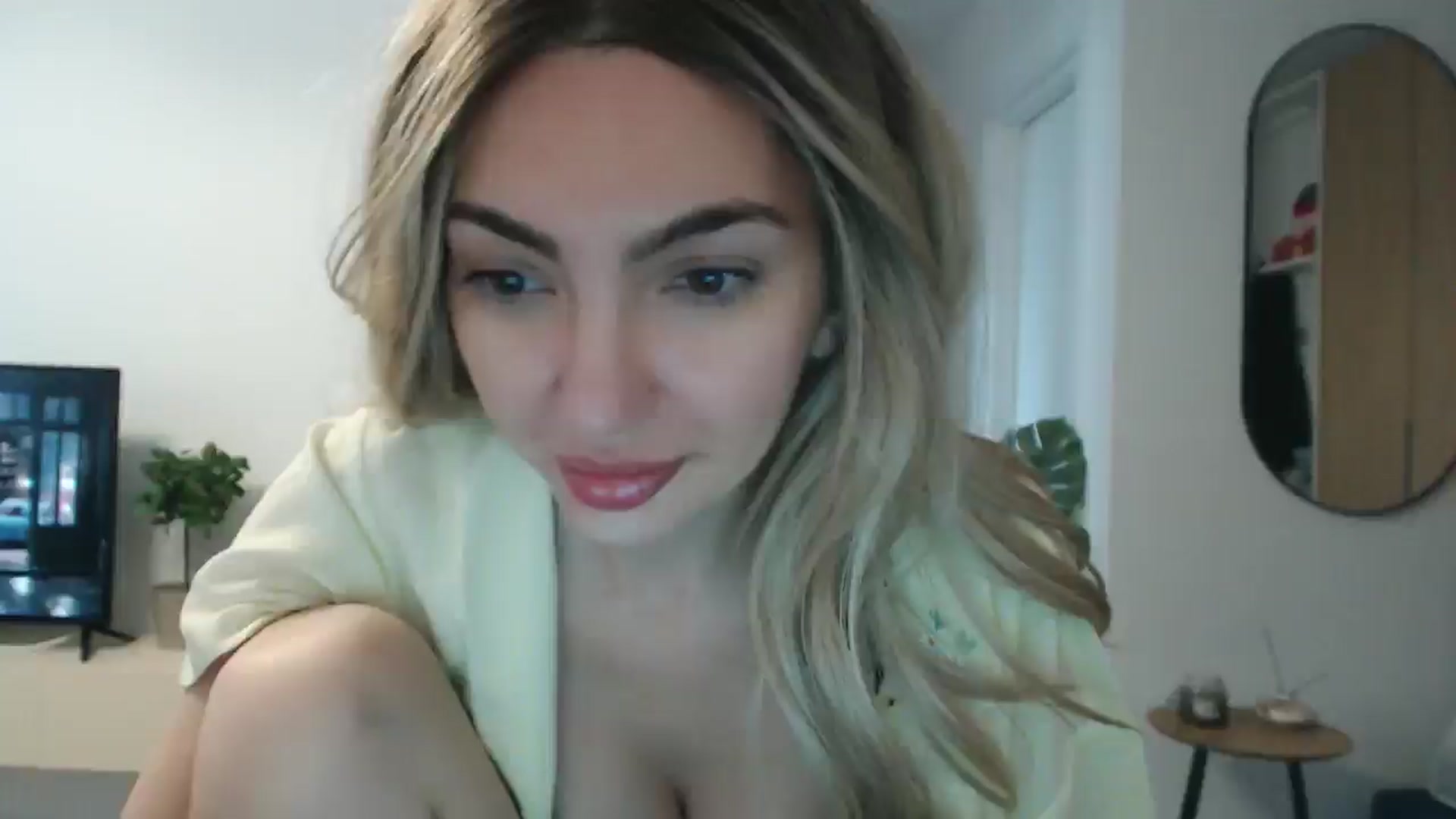 Gallery image thumbnail from AlyVee's myfreecams stream on, 09/12/2025, 12:47 image 3 of 20