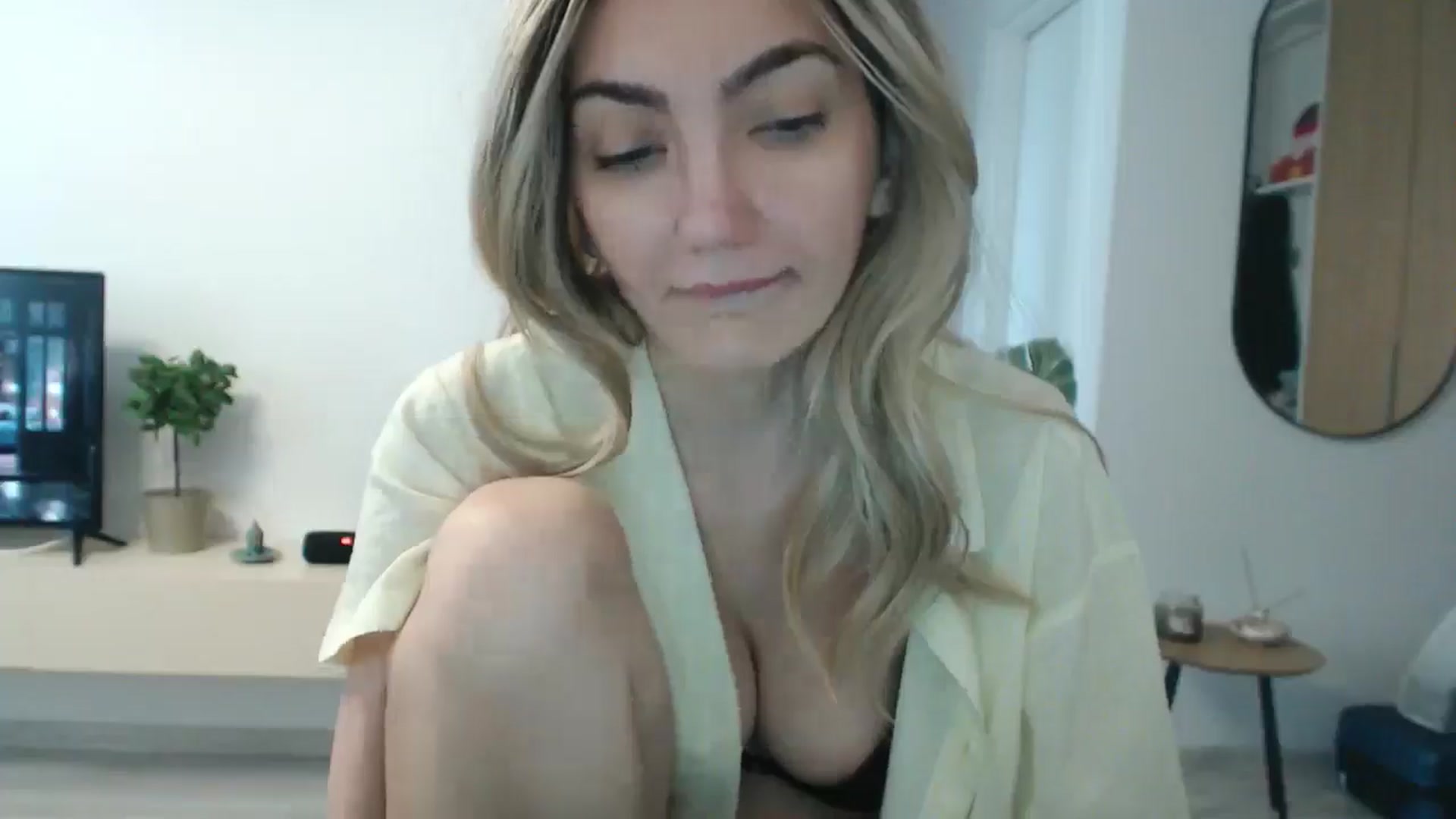 Gallery image thumbnail from AlyVee's myfreecams stream on, 09/12/2025, 12:47 image 12 of 20