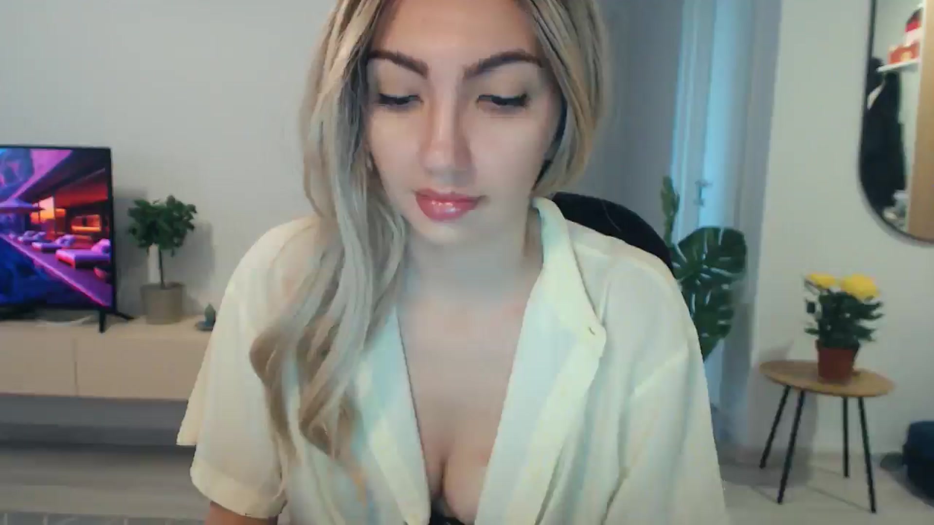 Gallery image thumbnail from AlyVee's myfreecams stream on, 09/22/2025, 15:21 image 7 of 20