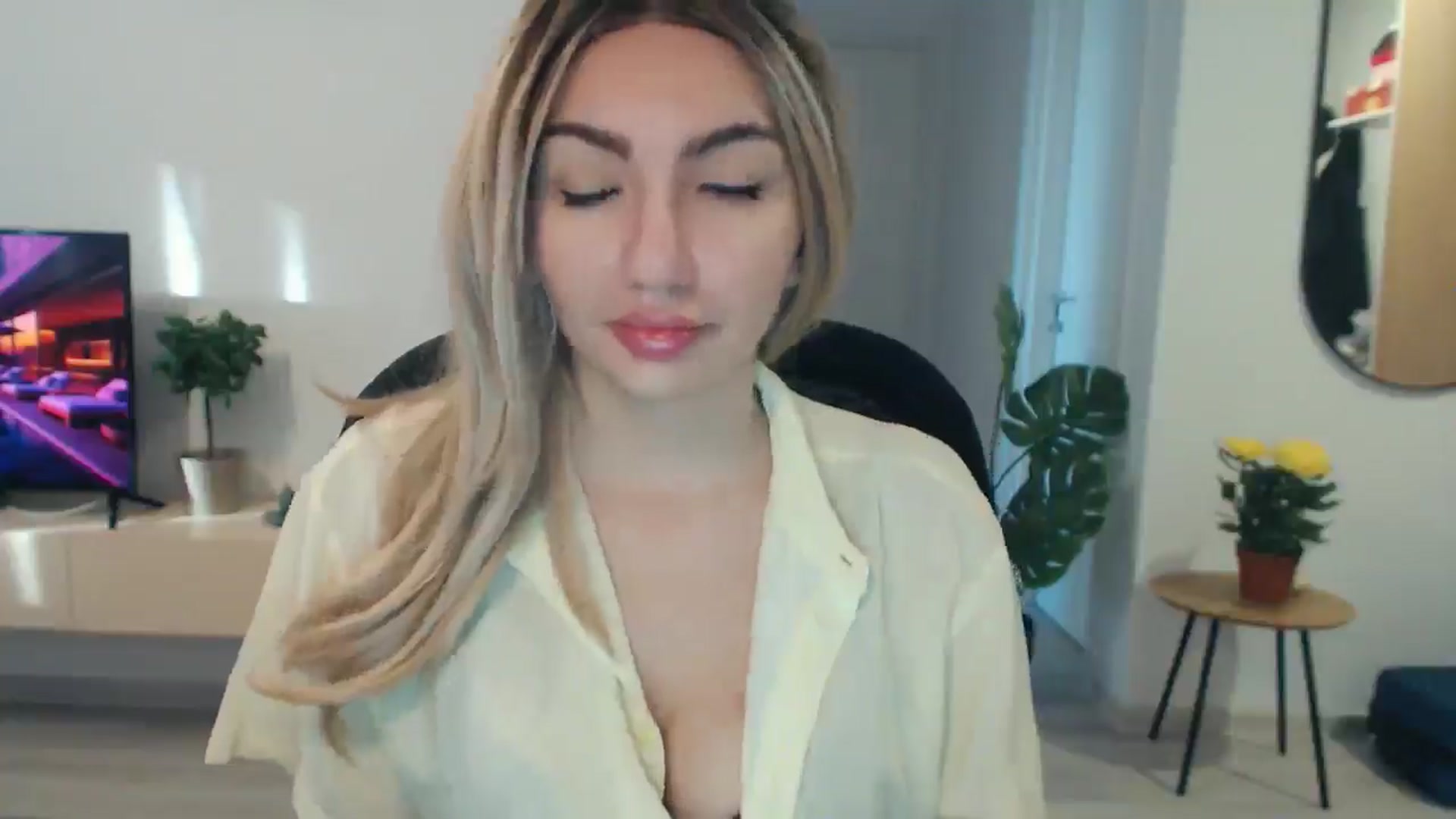 Gallery image thumbnail from AlyVee's myfreecams stream on, 09/22/2025, 15:21 image 11 of 20
