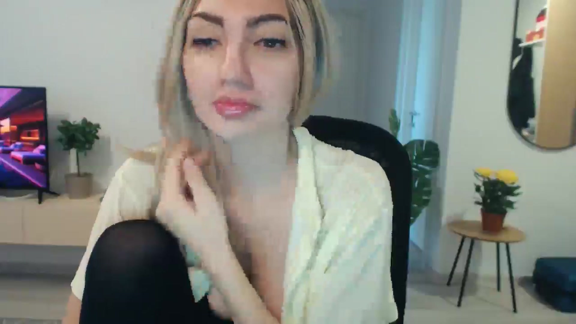 Gallery image thumbnail from AlyVee's myfreecams stream on, 09/22/2025, 15:21 image 5 of 20