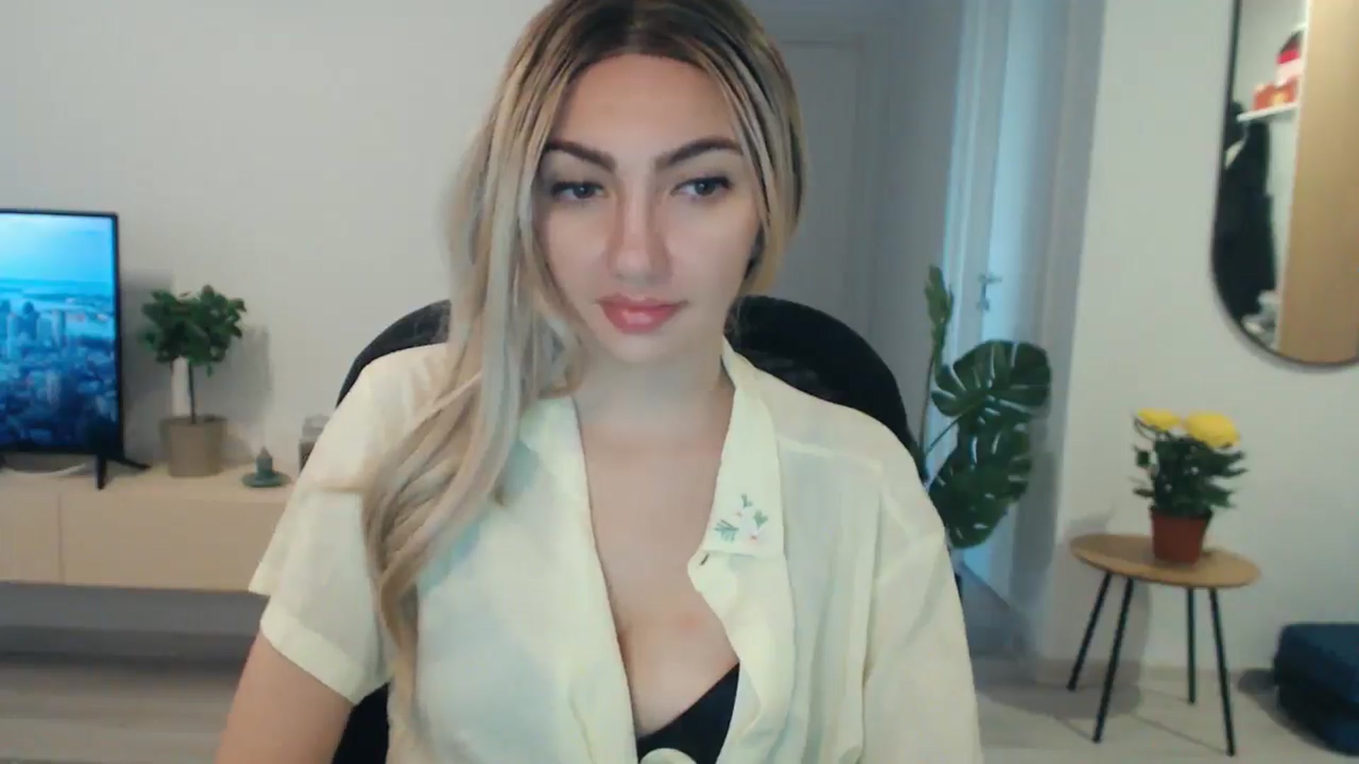 Gallery image thumbnail from AlyVee's myfreecams stream on, 09/22/2025, 15:21 image 18 of 20