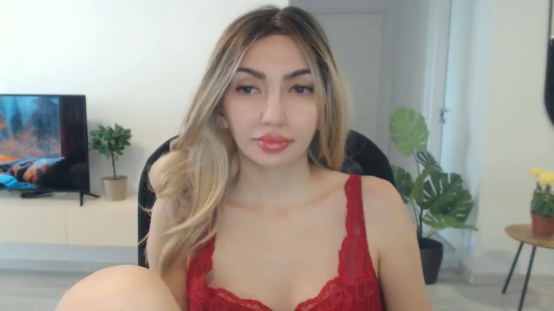 Gallery image thumbnail from AlyVee's myfreecams stream on, 10/05/2025, 13:12 image 14 of 20