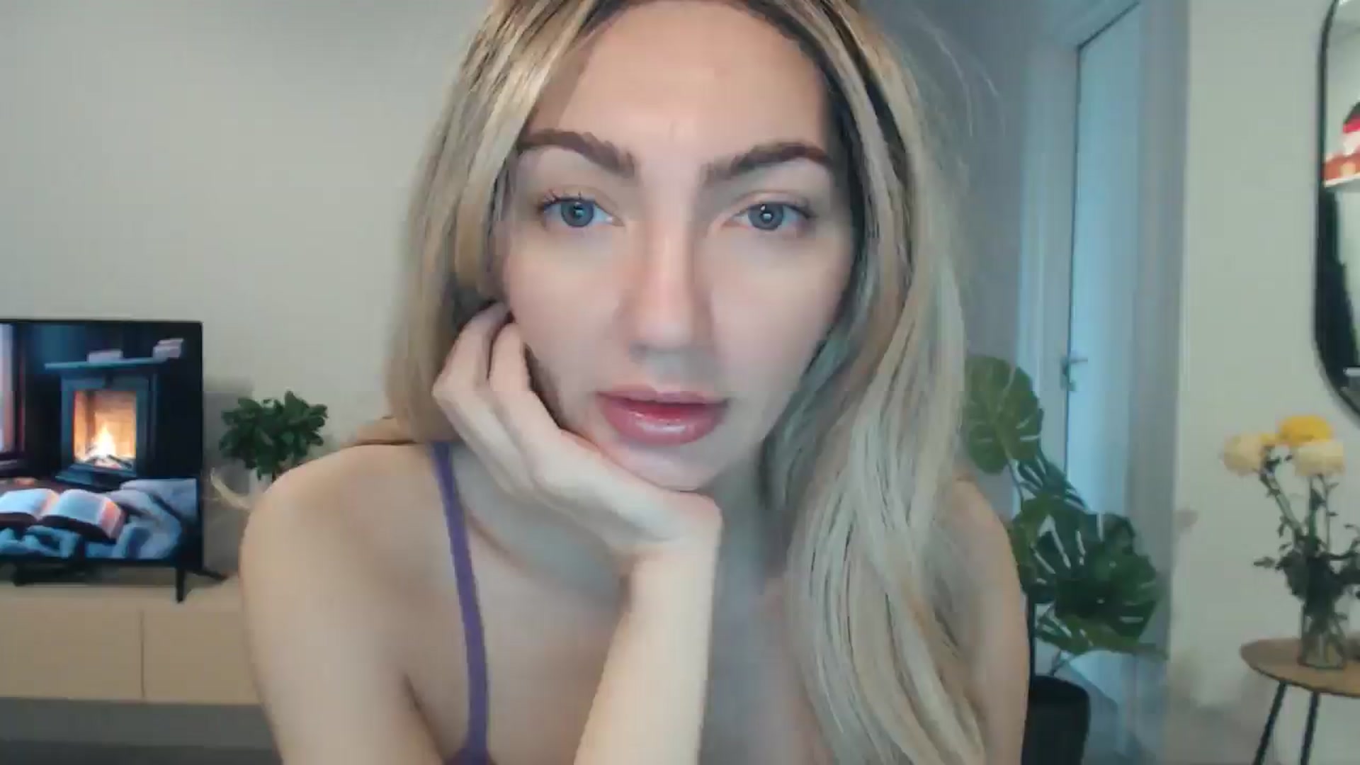 Gallery image thumbnail from AlyVee's myfreecams stream on, 10/12/2025, 13:01 image 1 of 20