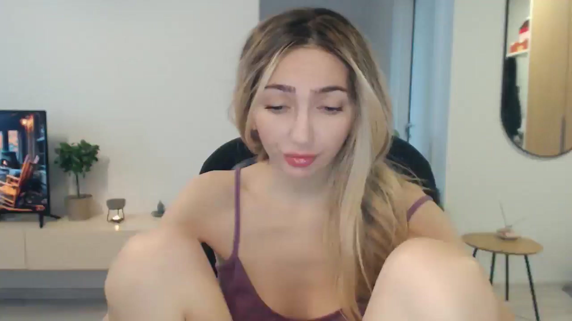 Gallery image thumbnail from AlyVee's myfreecams stream on, 10/19/2025, 10:57 image 7 of 20