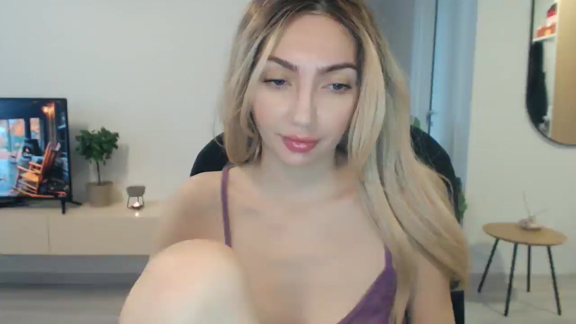 Gallery image thumbnail from AlyVee's myfreecams stream on, 10/19/2025, 10:57 image 13 of 20